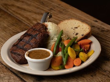Irishman-of-the-year Bert's Irish Whiskey Pepper Steak